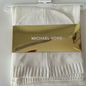 MICHAEL KORS 2 PIECE IVORY KNIT HAT & SCARF SET NWT